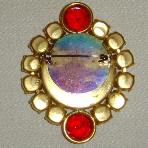 Vintage Green Lucite and Faux Pearl Brooch - Picture 11 of 12